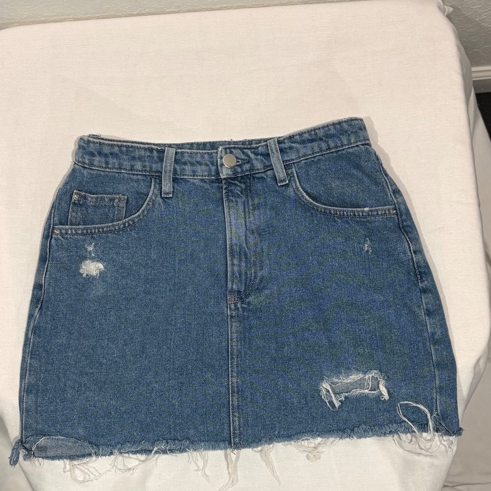 H&M Women's Size 8 Distressed Short‎ Denim Skirt Raw Hem Summer